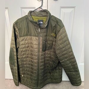 The North Face Men’s large two tone green full zip puff puffer jacket